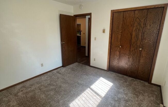 2 beds, 1 bath, $775, Unit 306