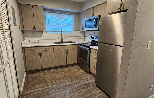 2 beds, 1 bath, $900, Unit 3