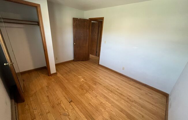 2 beds, 1 bath, $995