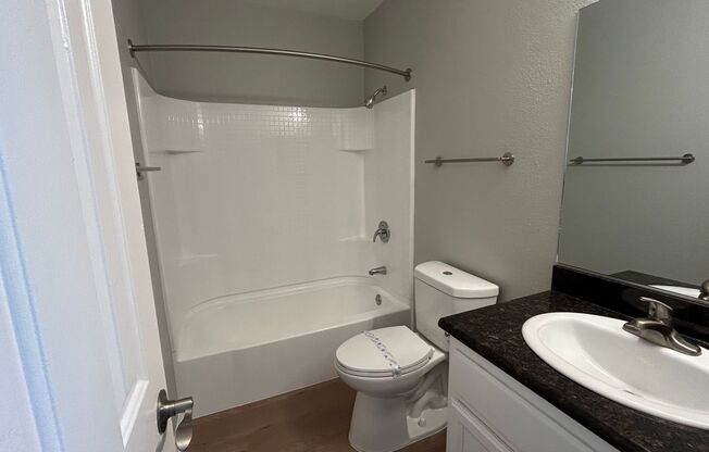 2 beds, 2 baths, 880 sqft, $2,750, Unit H-9