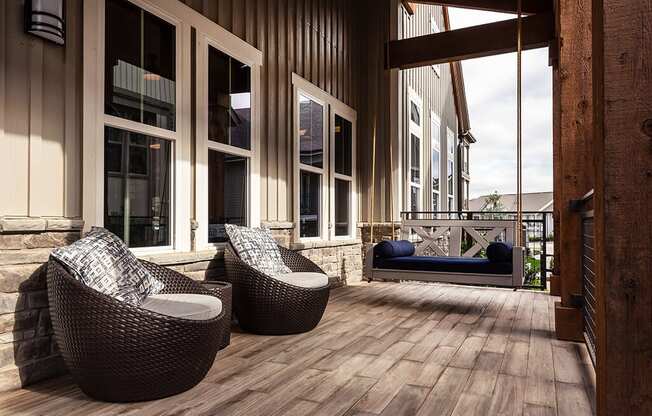 Cozy and relaxing resident outdoor lounge areas at Retreat at Ironhorse, Tennessee