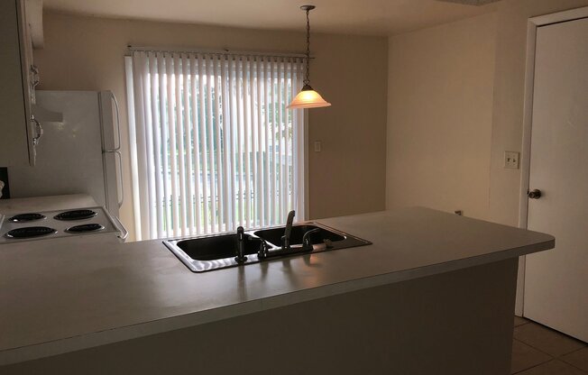 Spacious 2 Bedroom, 1 Bathroom Condo