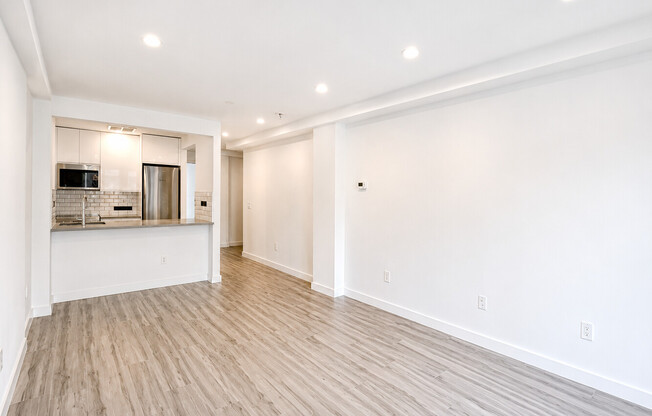 1 bed, 1 bath, $3,350, Unit 4A