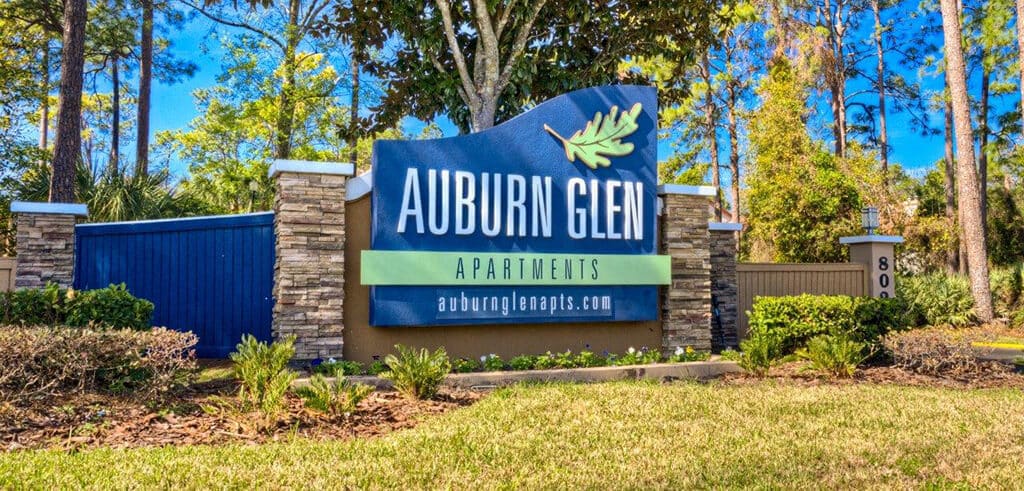Welcome to Auburn Glen Apartments in Jacksonville