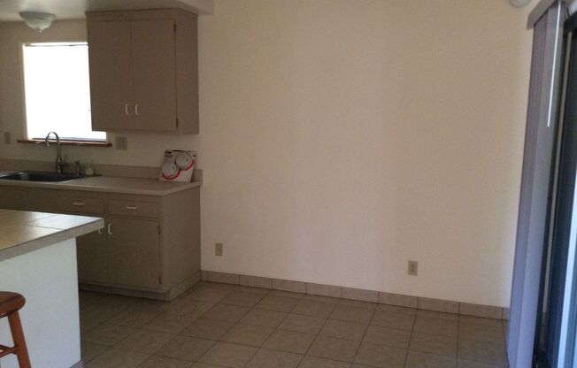 2 beds, 1 bath, $1,300