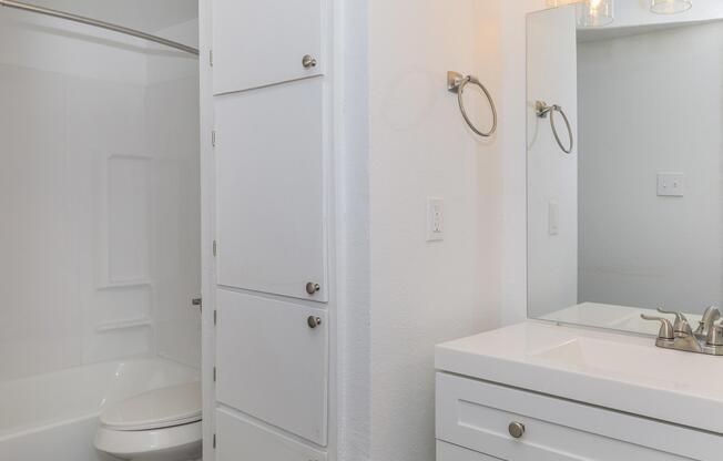 1 bed, 1 bath, 574 sqft, $774