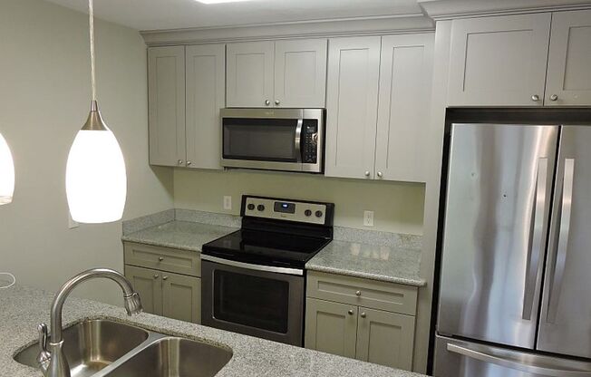 2 beds, 2 baths, $1,600, Unit 31