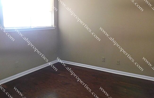 3 beds, 1 bath, $1,150