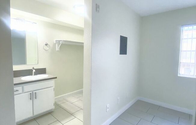 Studio, 1 bath, $1,750, Unit 126