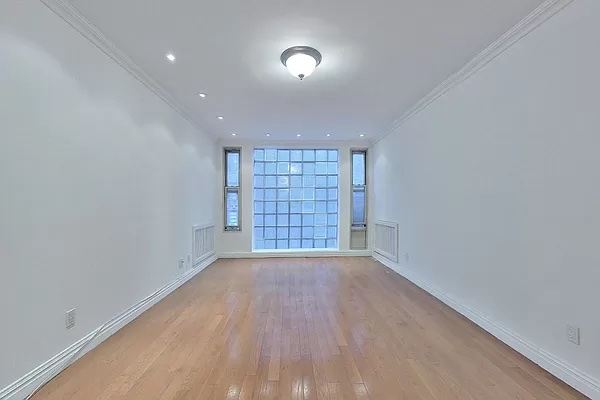 Studio, 1 bath, $3,100, Unit 1D