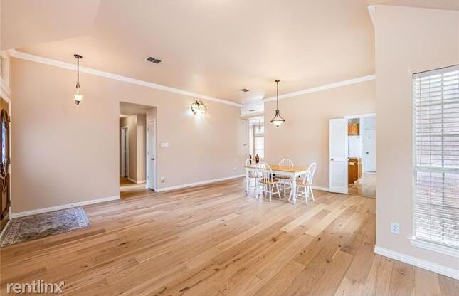 609 R Autumnwood Lane
