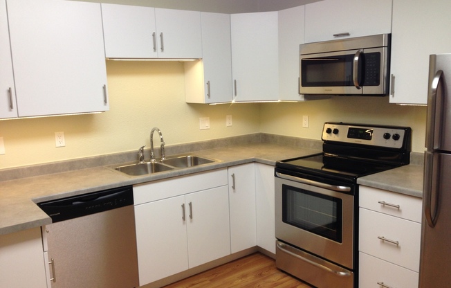 2 beds, 1 bath, 775 sqft, $1,900, Unit 107