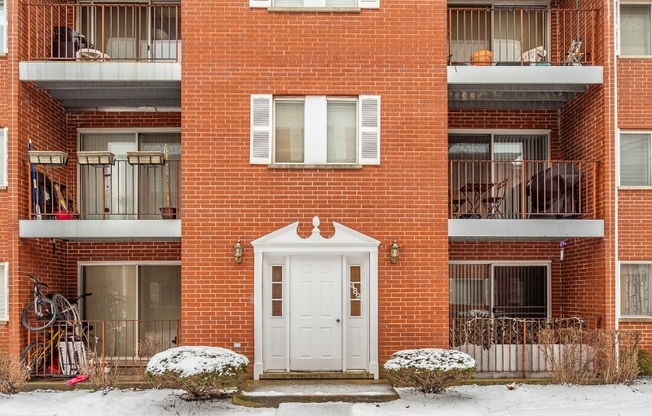 489 LESLIE CT