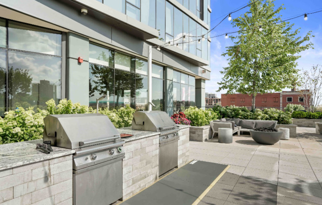 2113 S WABASH AVE
