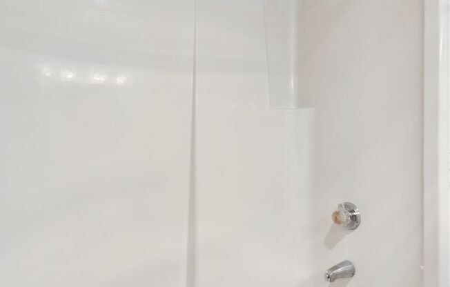 1 bed, 1 bath, 700 sqft, $1,595, Unit 1-203