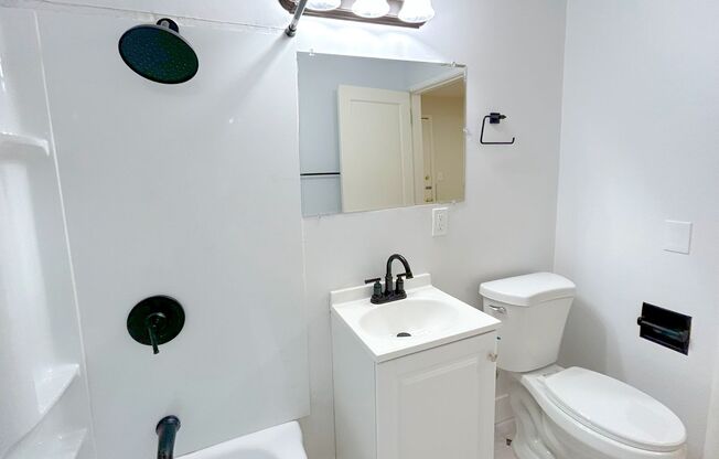 1 bed, 1 bath, 670 sqft, $1,995, Unit Hamrick 105