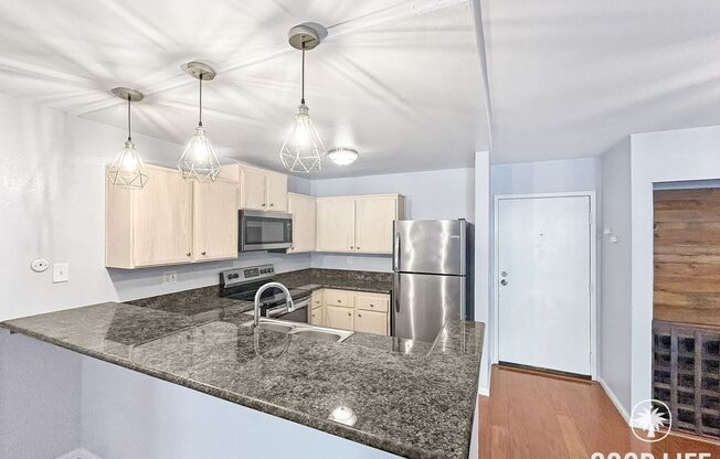 Beautiful 1BD/1BA W/ Reserved Parking and Community Pool in Mission Valley!