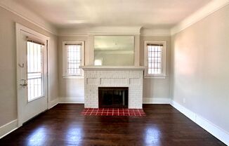 4 beds, 1 bath, $1,000, Unit 3279 Calvert St - Upper