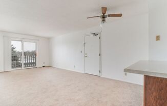 2 beds, 1 bath, $950, Unit 302