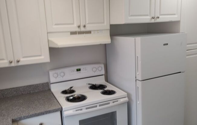 2 beds, 1.5 baths, 1,150 sqft, $1,650, Unit 24