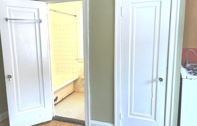 Studio, 1 bath, $725, Unit 02