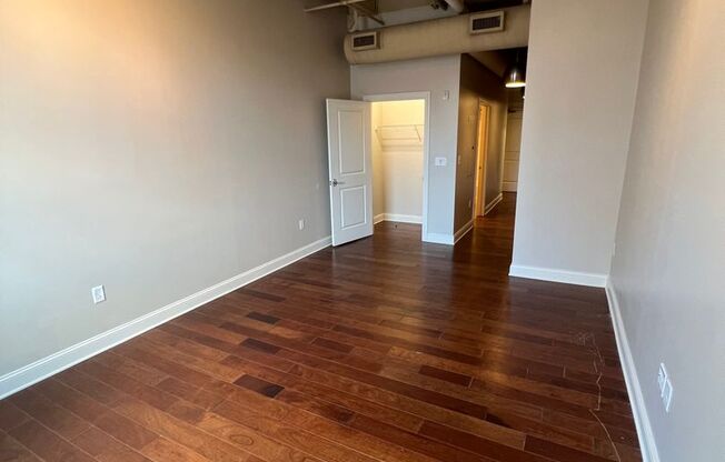 Studio, 1 bath, 442 sqft, $1,100, Unit 409