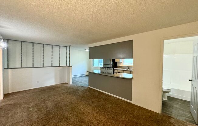 1 bed, 1 bath, 700 sqft, $1,150, Unit 1960-6A