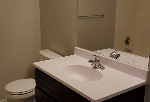 2 beds, 1 bath, 1,090 sqft, $1,495, Unit 1230 - 28