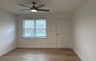 2 beds, 1 bath, 882 sqft, $1,100, Unit A