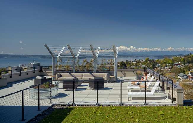 4730 California Apartments Level 8 Outdoor Lounge