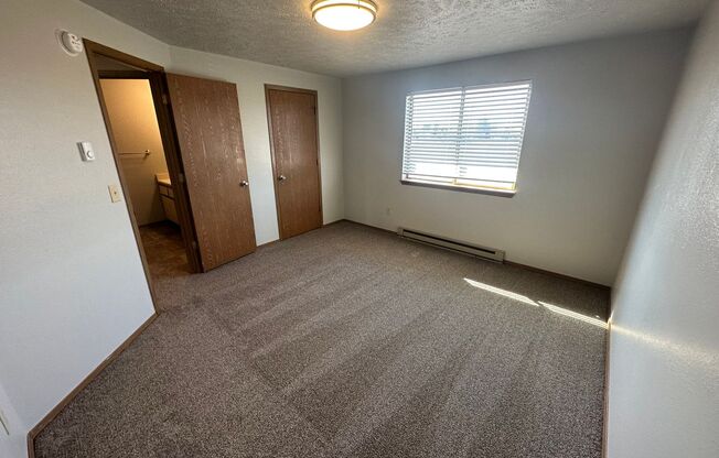 2 beds, 1 bath, $1,000