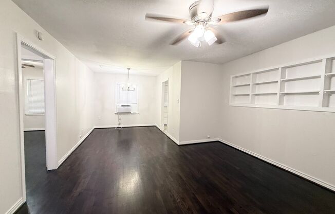 Adorable 1-story 3/1/2 w/ Beautifully Restored Hardwood Floors in Angleton