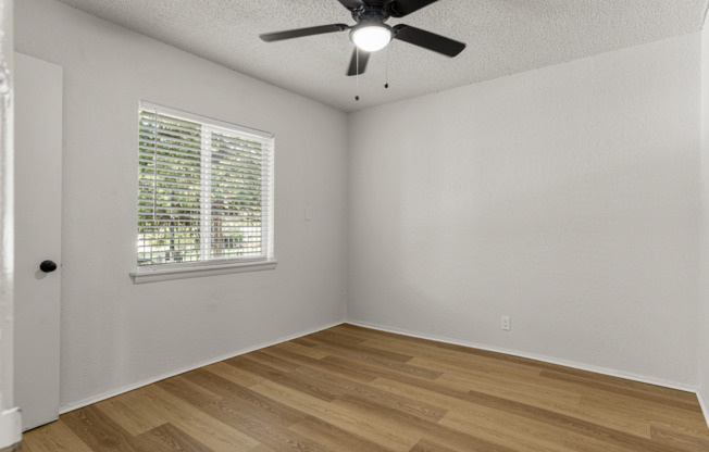 1 bed, 1 bath, 570 sqft, $775, Unit 73-128