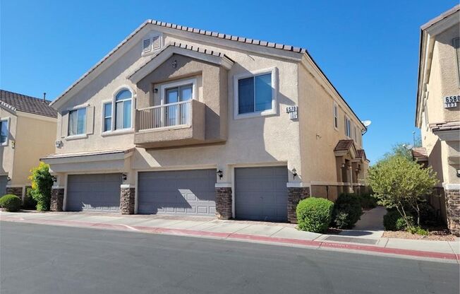 FANTASTIC SE TOWNHOME IN GATED COMMUNITY!!