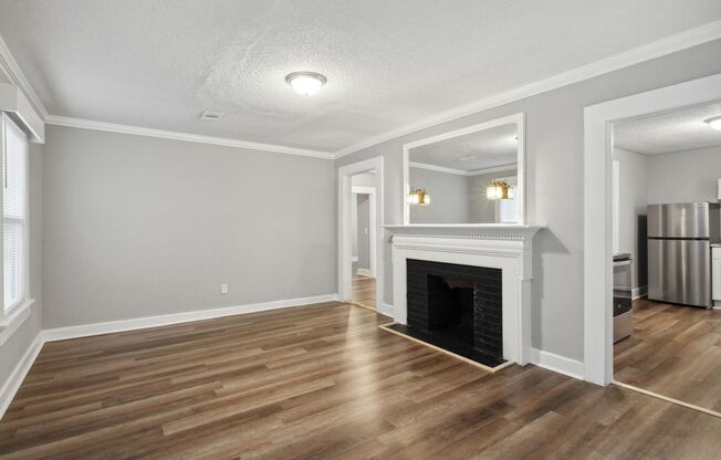 3BR/2BA Downtown House Walking Distance to Forsyth Park and Daffin Park