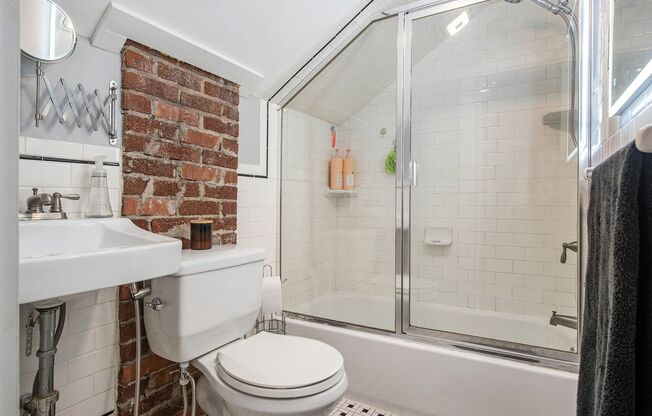 3 beds, 2 baths, $2,295