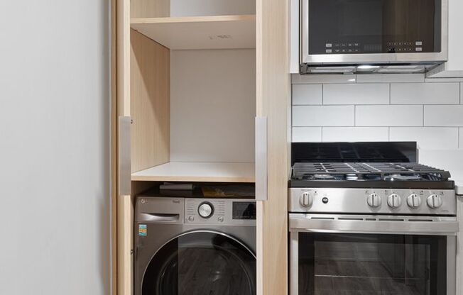 Studio, 1 bath, 412 sqft, $1,550, Unit 305