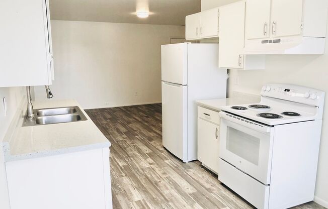 2 beds, 1 bath, 810 sqft, $1,249, Unit 65