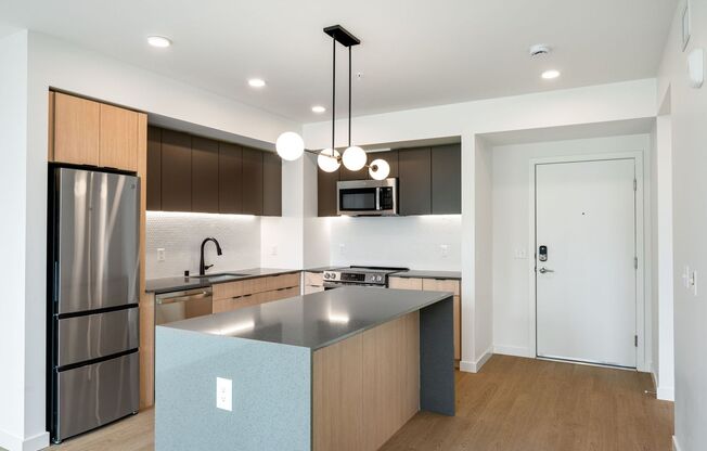 1 bed, 1 bath, 421 sqft, $1,695, Unit 608