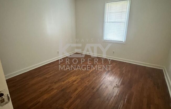 3 beds, 2 baths, $1,100