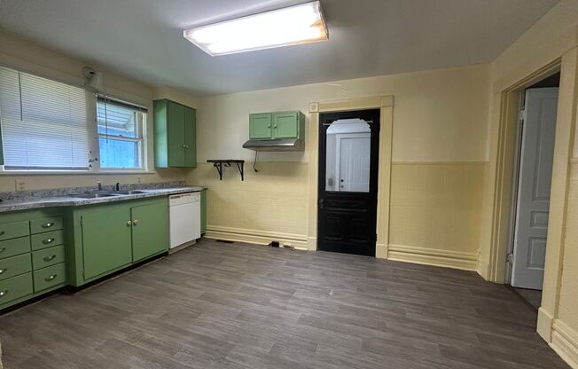 SUBLEASE: 2 Bedroom 1 Bath House Available in Connersville
