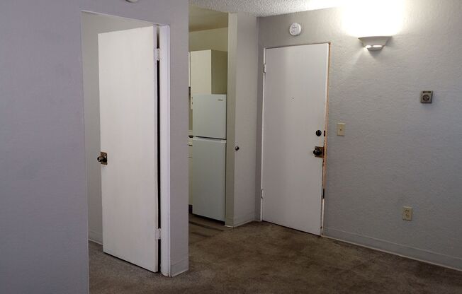 1 bed, 1 Bath, Great Location off Joliet and 17th walk to elementary school, across from park and 1 block to shopping.