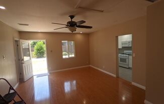 2 beds, 1 bath, 800 sqft, $1,800, Unit Back House