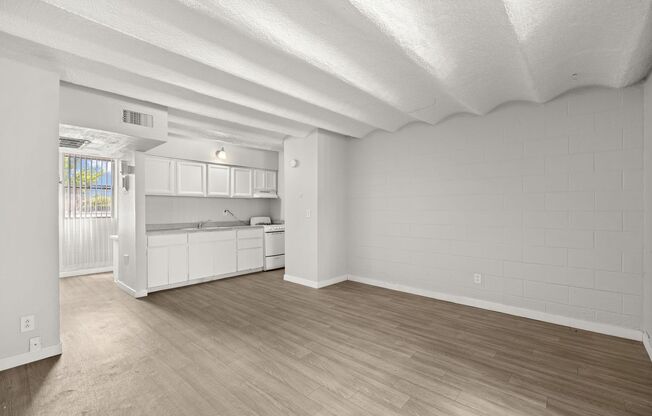 Studio, 1 bath, 420 sqft, $800, Unit 5
