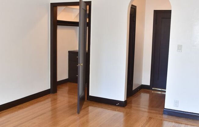 Studio, 1 bath, 450 sqft, $1,595, Unit 19