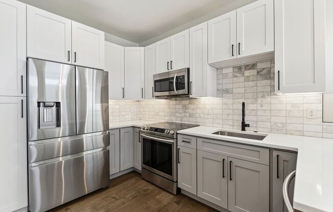 Like New Townhome Available Now-Denver