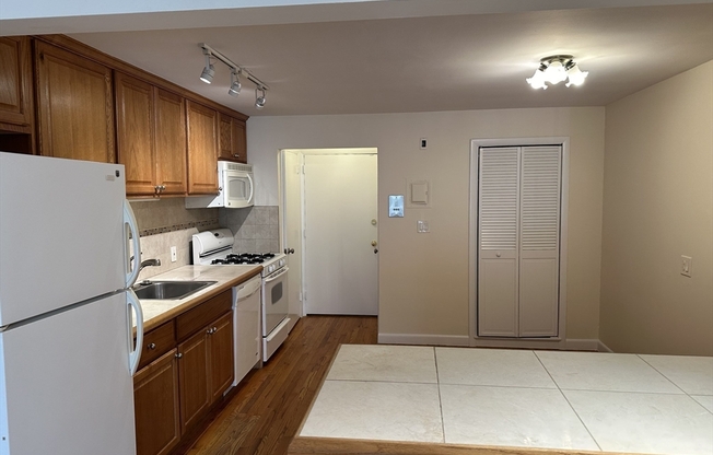 1 bed, 1 bath, 655 sqft, $1,980, Unit 7