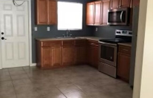 2 beds, 1 bath, 900 sqft, $1,725