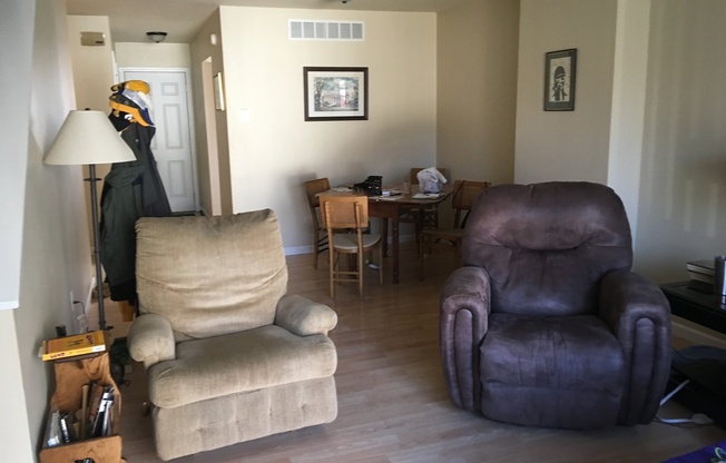 2 beds, 1.5 baths, 752 sqft, $1,300