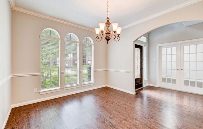 Beautiful 4 bedroom 2.5 bathroom with massive backyard